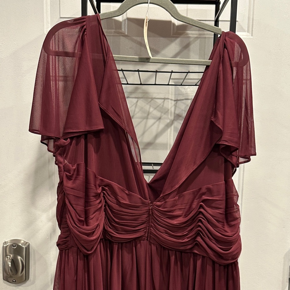 Elegant Burgundy Evening Gown - Picture 8 of 9